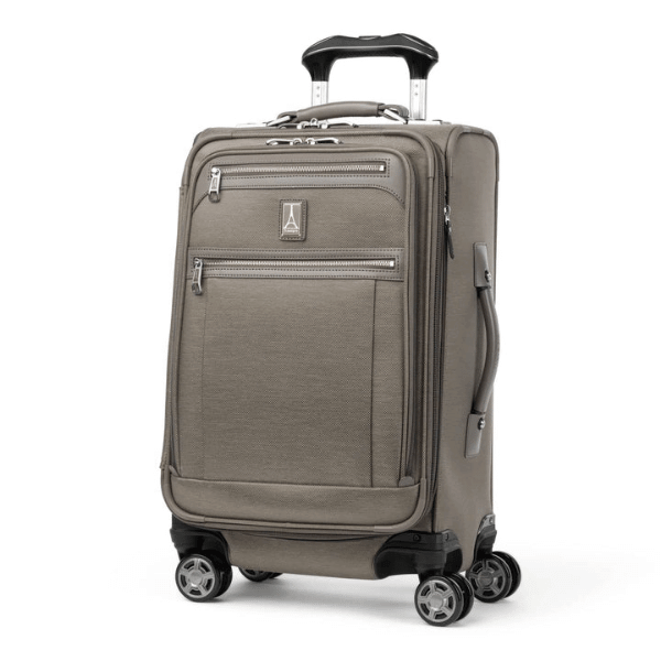 A foto mostra uma mala de viagem da marca TravelPro na cor marrom claro. O modelo é o Platinum Elite 21.