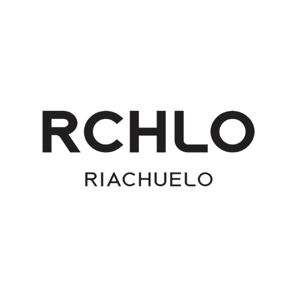 A foto mostra a logotipo da marca Riachuelo.